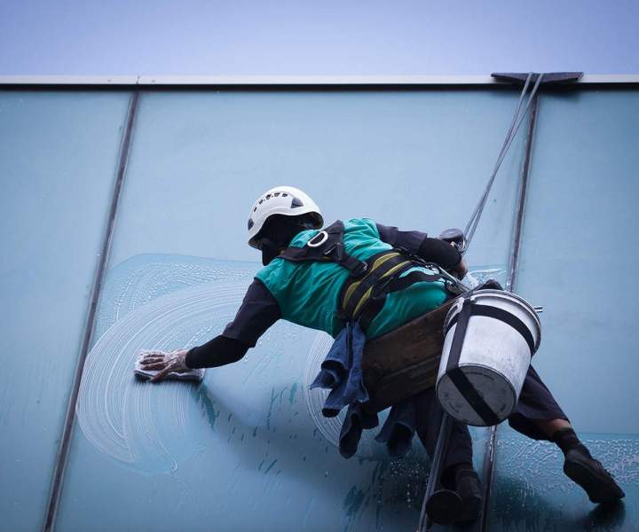 Lavage de vitres Nettoyage de vitreries de façade PARIS 12